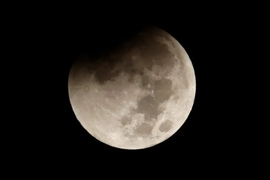 Viitorul energiei: Proiectul japonez pentru transformarea Lunii într-o centrală solară