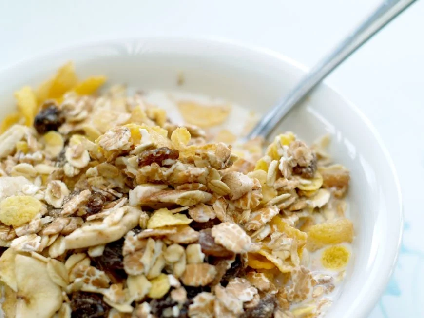 Micul dejun cu ovăz: beneficii, rețete și recomandări nutriționale