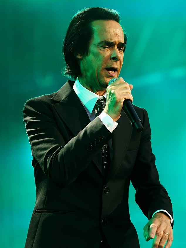 Nick Cave impresionează la concertul sold-out din Sydney, revenind trionfal pe scenă în fața fanilor entuziasmați