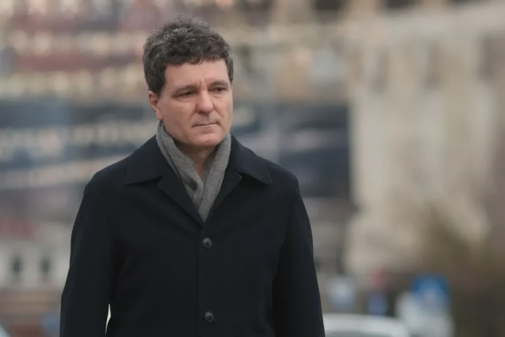 Președintele Nicușor Dan rămâne blocat la Paris din cauza condițiilor meteo nefavorabile