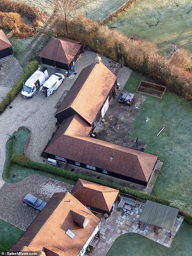 Probleme pentru Katie Price: Vecinii avertizează că ar putea fi dată afară din nou din casa ei de lux de 4500 £ pe lună