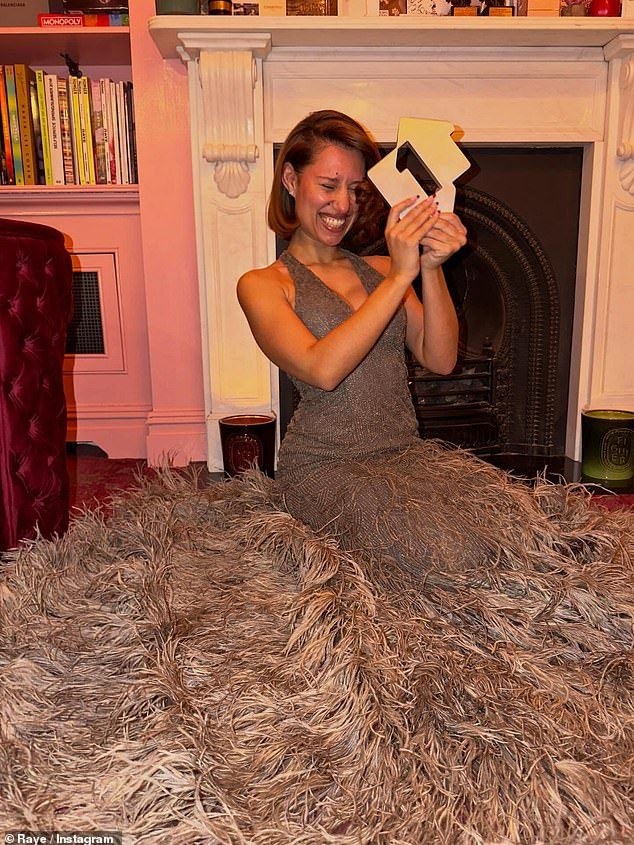 Raye sărbătorește primul single de top din 2026 - 15 săptămâni după lansarea hitului