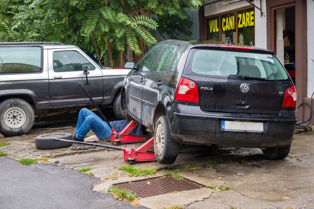 Sancțiuni pe piața service-urilor auto: Consiliul Concurenței amendează 25 de service-uri și doi asigurători