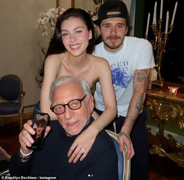 Revelațiile în viața lui Brooklyn Beckham alături de familia Peltz, inclusiv tatăl său-socru Nelson, un susținător al lui Trump, care a fost odată numit un "miliardar intimidator" - pe măsură ce aspirantul chef se bucură de un stil de viață luxos alături de soția sa și cei șase frați ai acesteia