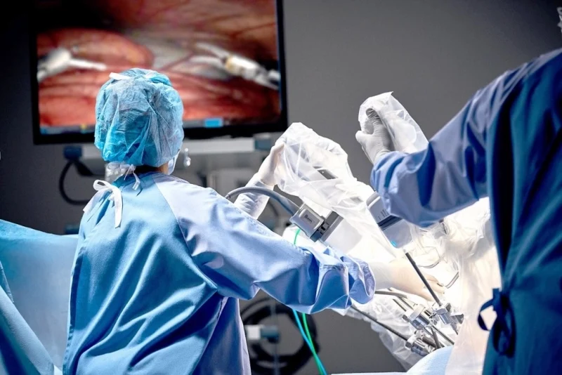 Revoluție în cardiologie: Primul bypass coronarian fără chirurgie deschisă