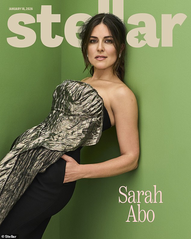 Secretul lui Cyrus Moran: De ce nu-l vedem niciodată pe soțul misterios al lui Sarah Abo