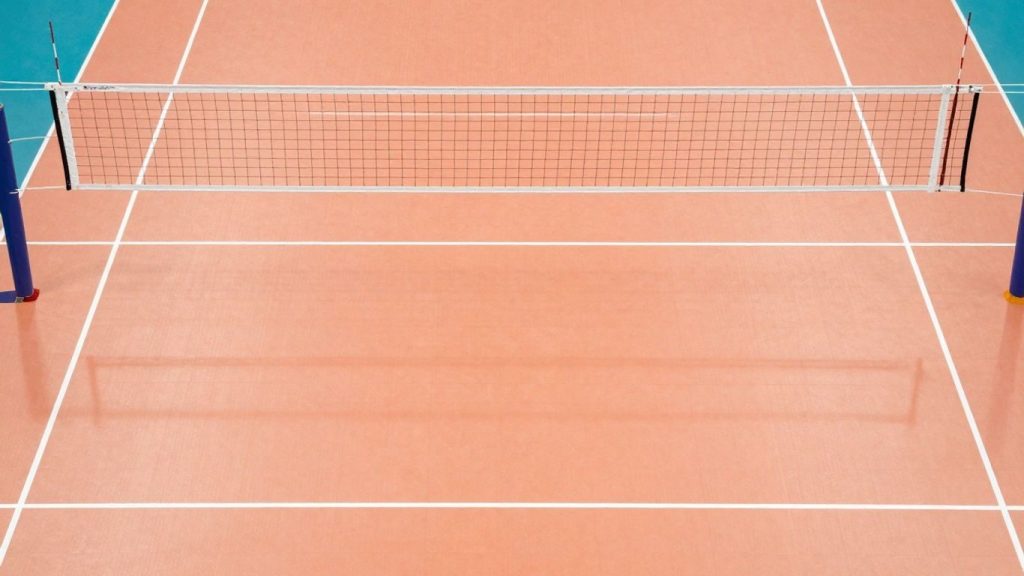 Teren de volei cu marcaje și fileu