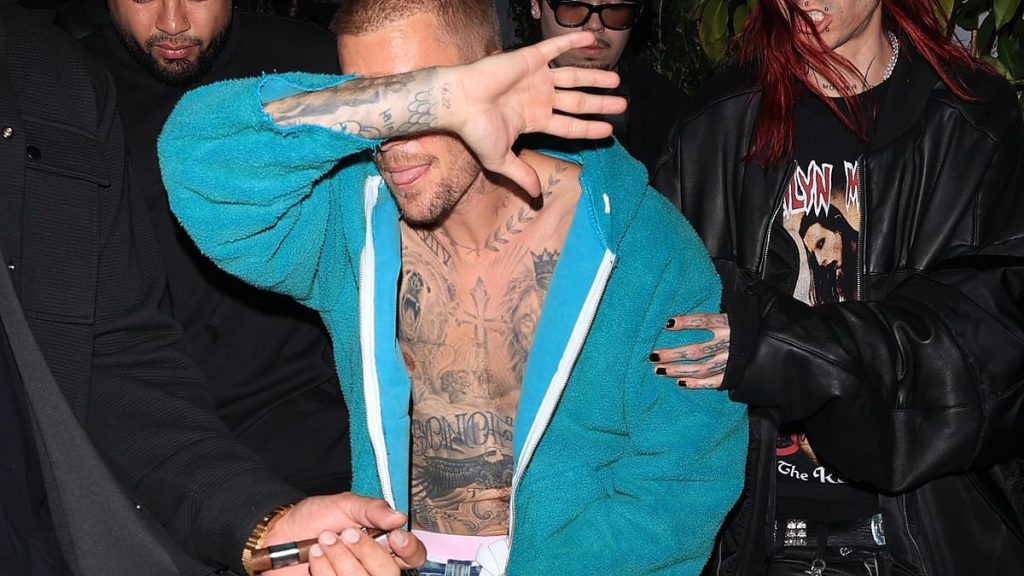 Momentele cele mai nebune de la Gala Grammy pe care nu le-ai văzut: petrecerea lui Bieber și sărutul lui Lady Gaga cu o legendă