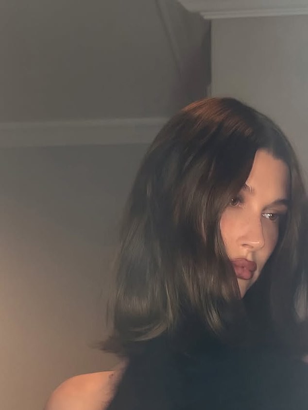 Hailey Bieber impresionează într-un top halter pufos pentru o ieșire după revenirea bizară a soțului ei, Justin, la premiile Grammy 1 Tânăra de 29 de ani, mogulul de îngrijire a pielii Rhode, părea gata să iasă în oraș într-o ținută chic complet neagră