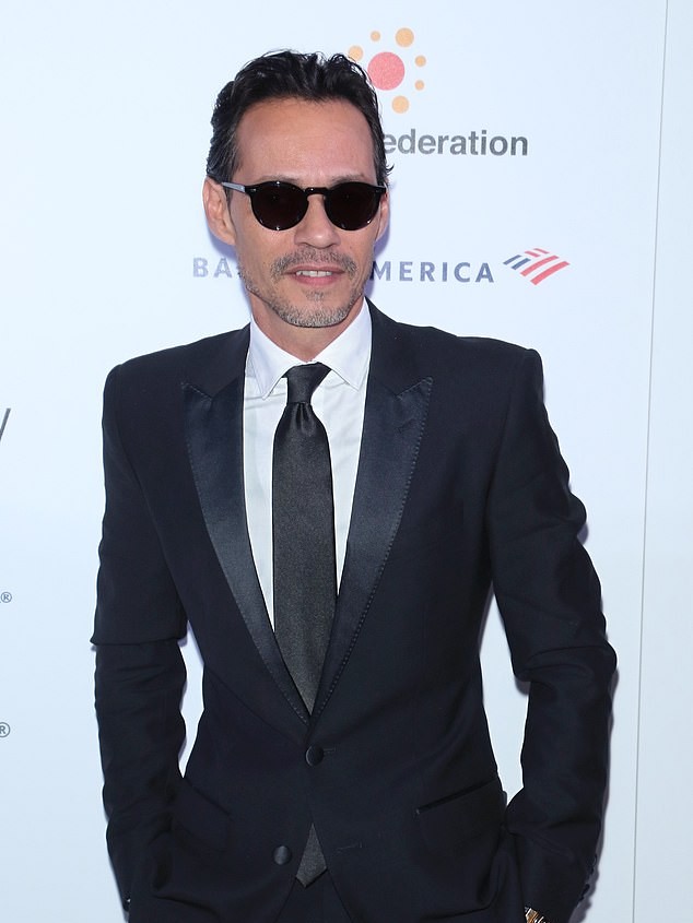 Marc Anthony Vorbește Despre Feuda Familiei Beckham După Afirmările Bombastice Ale lui Brooklyn 3 On Monday, Anthony called the Beckham family 'wonderful' and described the ongoing feud as 'extremely unfortunate' in an interview with The Hollywood Reporter; Seen in 2019