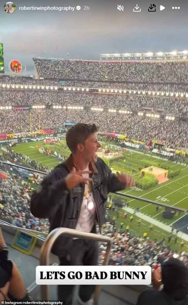 Robert Irwin, criticat drept 'un băiat alb aleatoriu' de un fan Super Bowl în timp ce dansează pe melodiile lui Bad Bunny în timpul spectacolului de jumătate de pauză