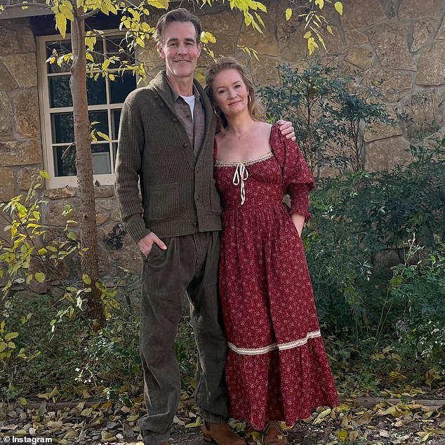 Gofundme-ul lui James Van Der Beek depășește 1 milion de dolari în donații la doar câteva ore după decesul starului diagnosticat cu cancer la vârsta de 48 de ani 3 Kimberly (văzută cu Van Der Beek) a confirmat moartea soțului său printr-o declarație distribuită pe Instagram