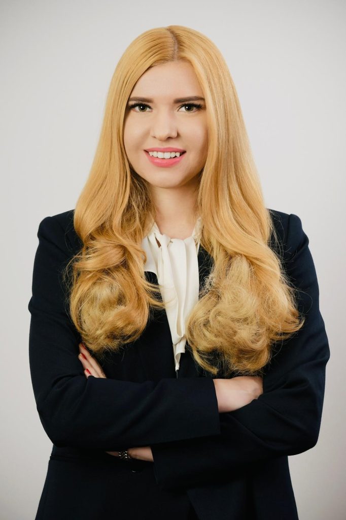 Titlu: Karina Pavăl, tânăra de 33 de ani care a făcut achiziția Carrefour: povestea unei tranzacții de succes