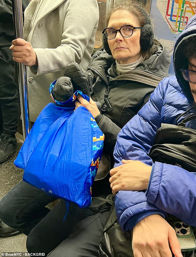 Actrița din Scarface văzută pe metroul din NYC la 67 de ani