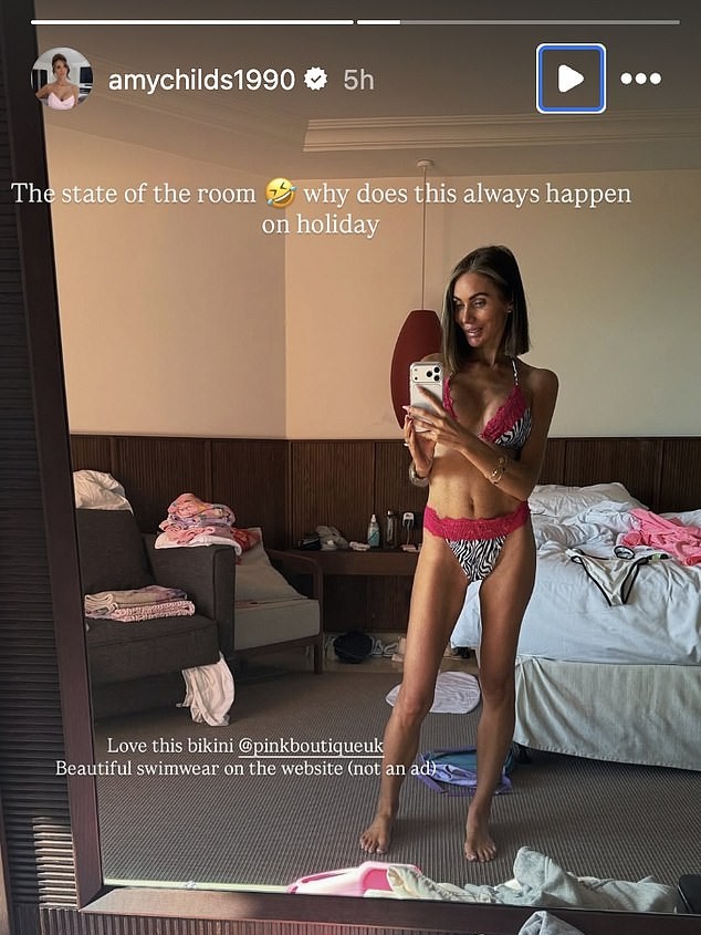 Amy Childs se relaxează în costum de baie după ce a promis să-și tonifieze corpul și a recunoscut că stresul a făcut-o să piardă „puțin mai mult în greutate decât mi-am dorit”