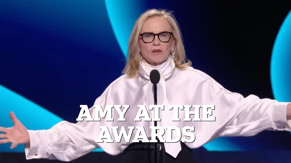 Amy Madigan prezintă premiul Independent Spirit înainte de confruntarea pentru cel mai bun rol secundar la Oscar