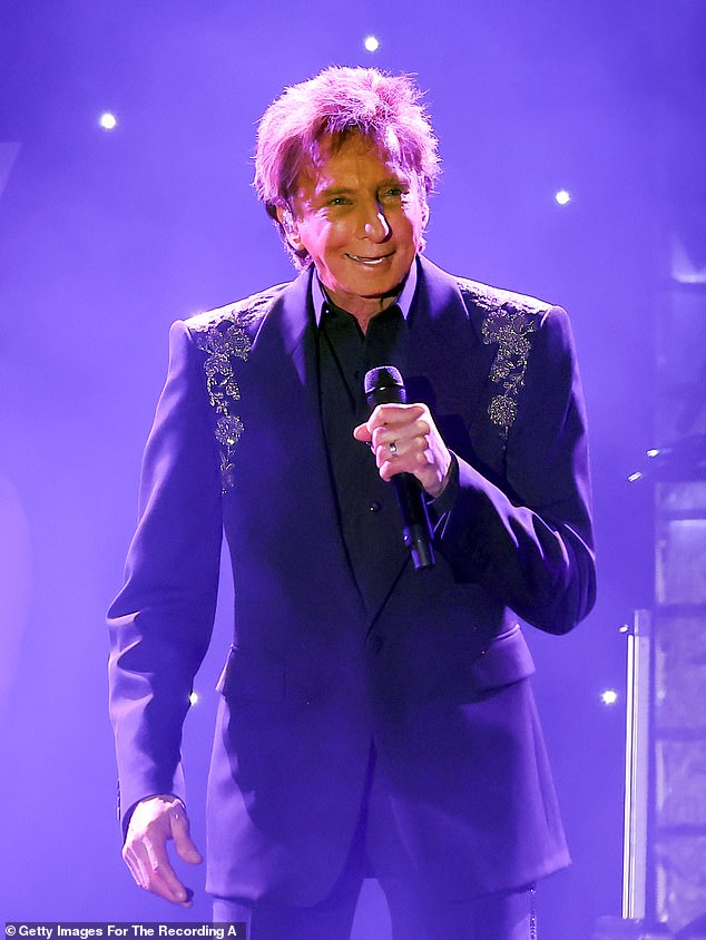 Barry Manilow: Detaliile vizitei 'deprimante' la doctor în timp ce continuă recuperarea de cancer pulmonar