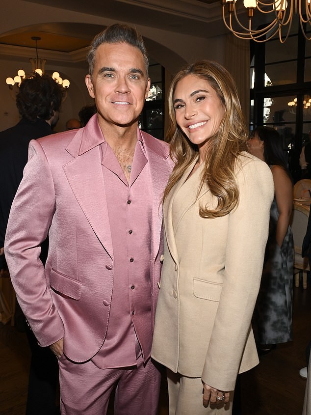 Cele mai recente poze de familie și achiziția unei vile de lux în Bahamas de către Robbie Williams și Ayda Field