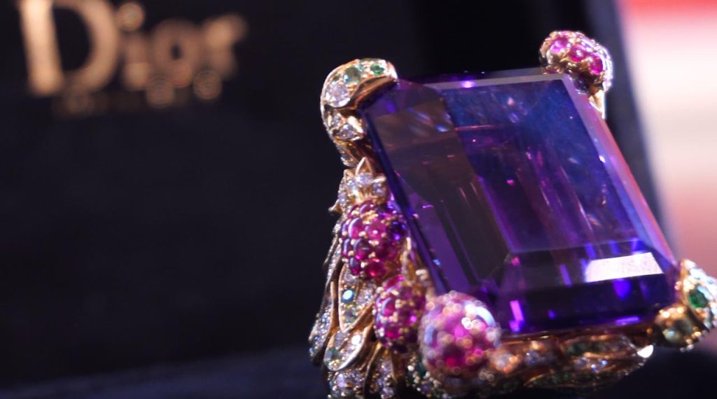 Licitații Excepționale la Palatul Cesianu-Racoviță: Bijuterii Unice și Picturi de Colectie