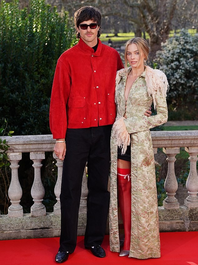 Margot Robbie și Jacob Elordi, protagonistul din Wuthering Heights, strălucesc la o conferință de presă în Londra