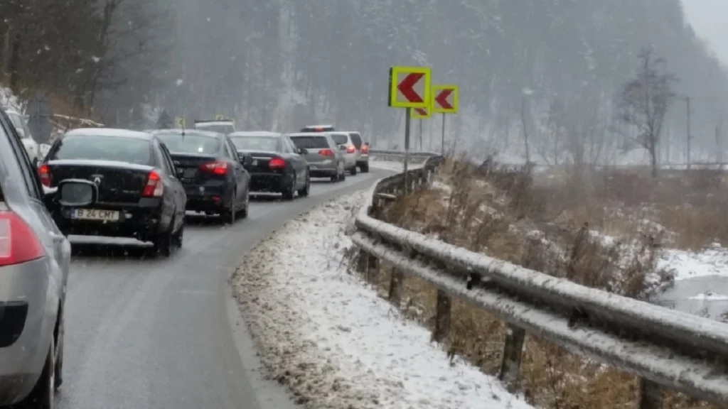 Vacanța de iarnă aduce trafic aglomerat pe Valea Prahovei - Cum eviți coloanele pe DN1