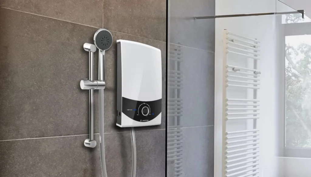 Cum să cureți eficient geamurile cabinei de duș: 5 soluții simple pentru eliminarea calcarului și urmelor de săpun