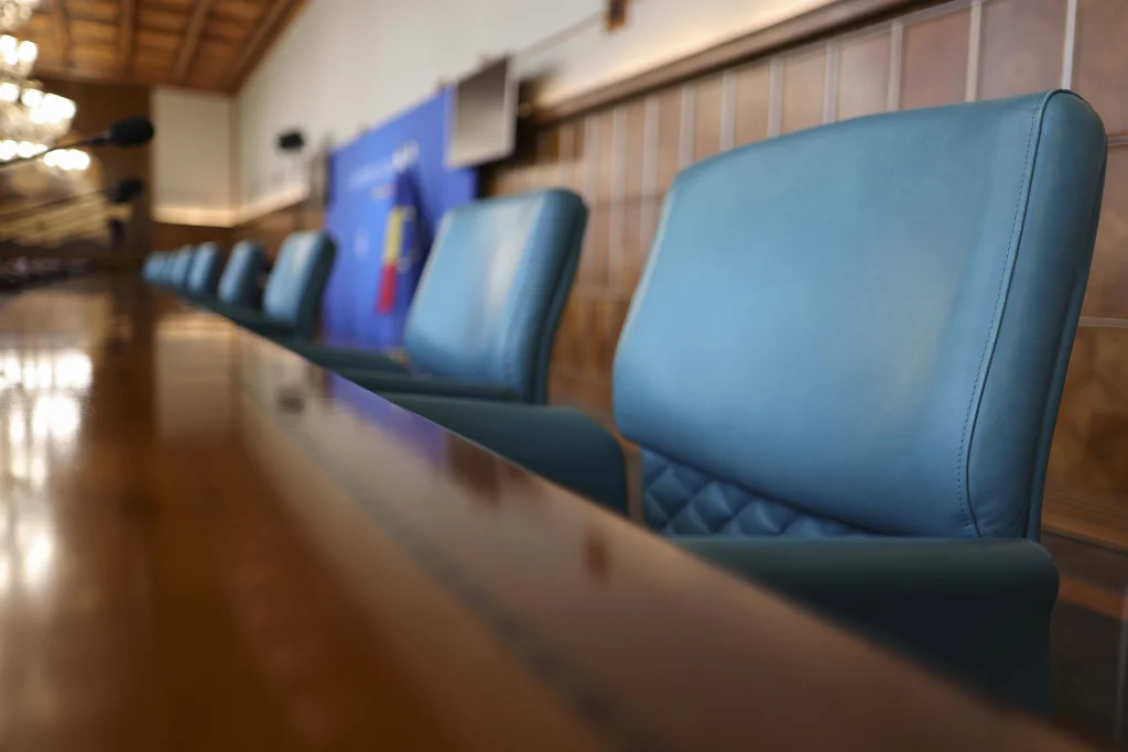 Operațiunea Marea Curățenie la Guvernul României: Reforma și guvernanța corporativă