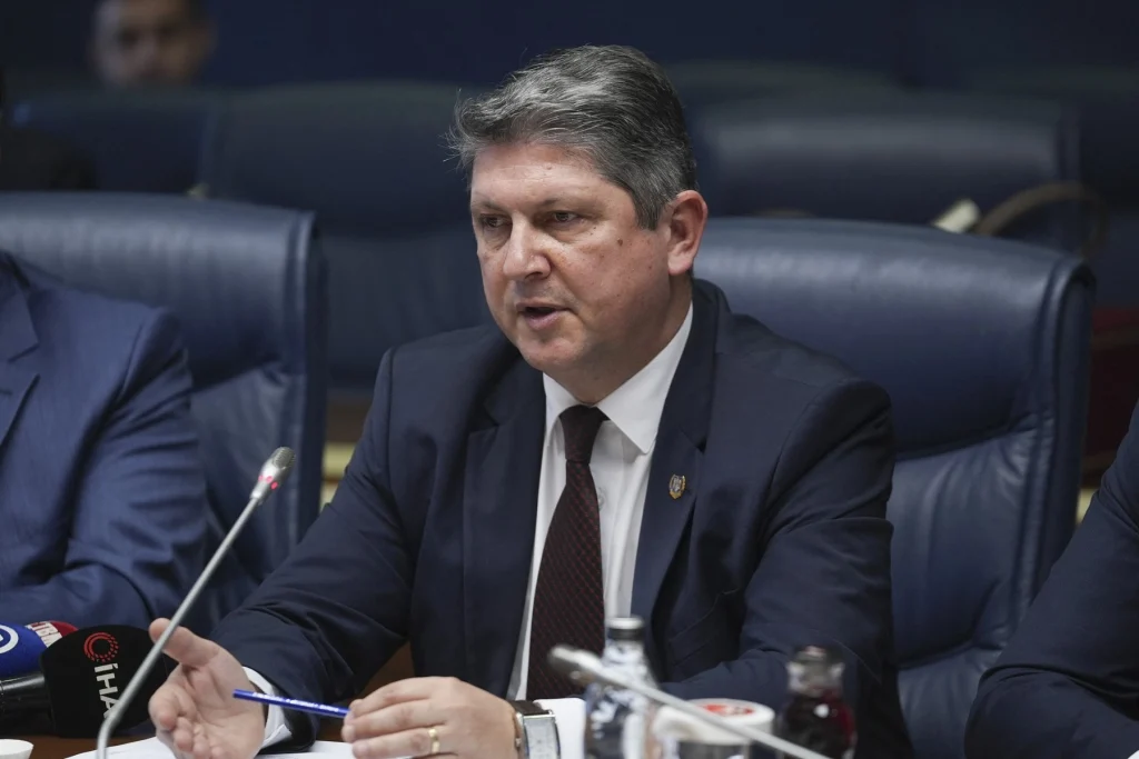 Ambasada Ucrainei Contrazice Declarațiile lui Titus Corlățean: Analiză Detaliată a Conflictului Diplomatic