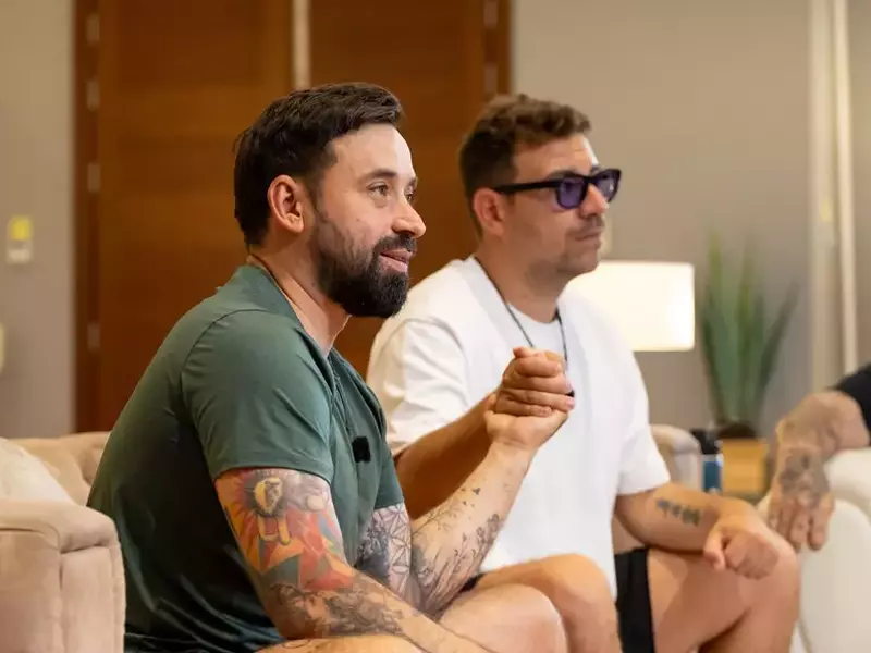 Power Couple: Bărbații devin gladiatori într-o secvență de film reală