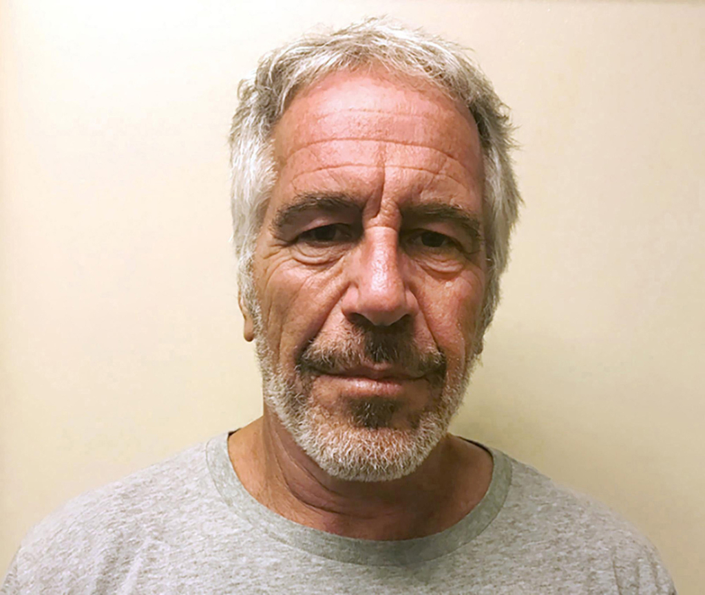 Schimbul de mesaje dintre Jeffrey Epstein și o elevă româncă de liceu: Manipulare și promisiuni false