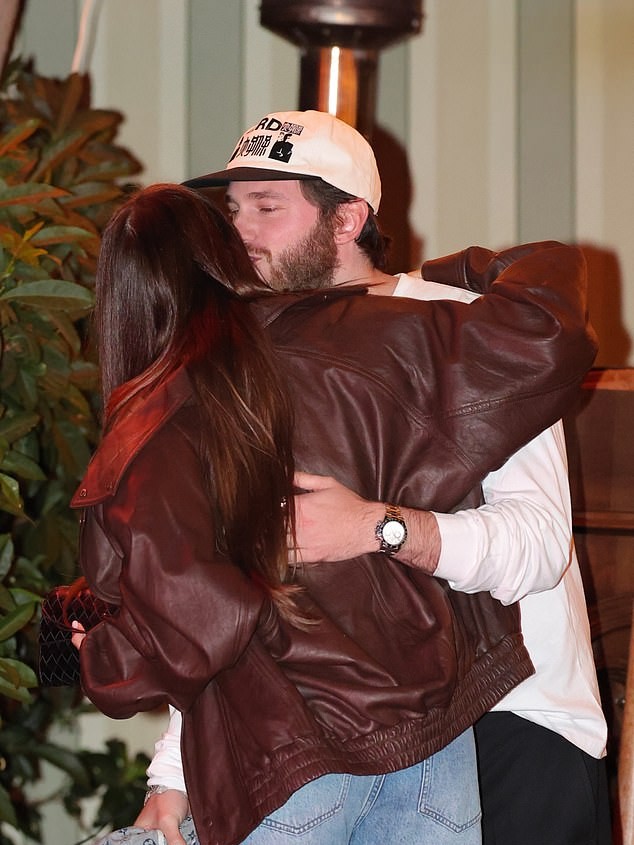 Sofia Vergara, surprinsă sărutându-se cu un actor spaniol în Los Angeles, la doi ani după divorțul de Joe Manganiello