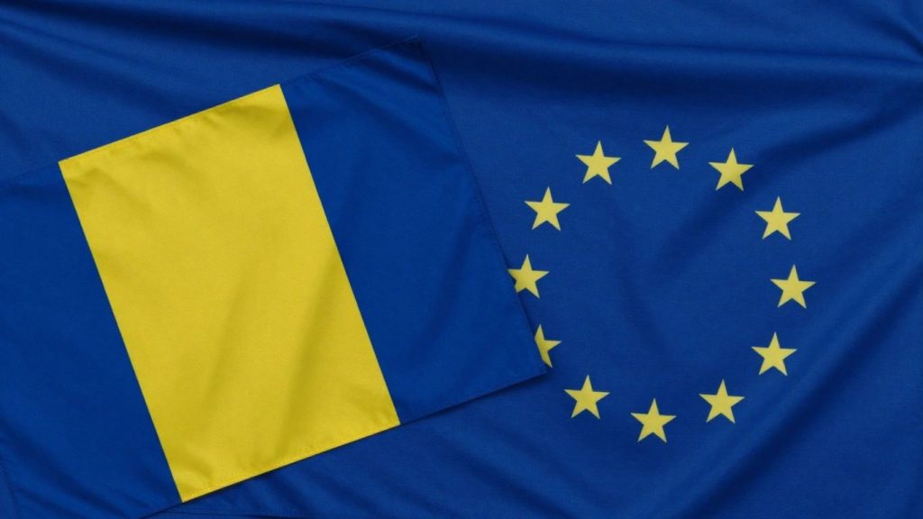 Steagul României și steagul Uniunii Europene împreună.