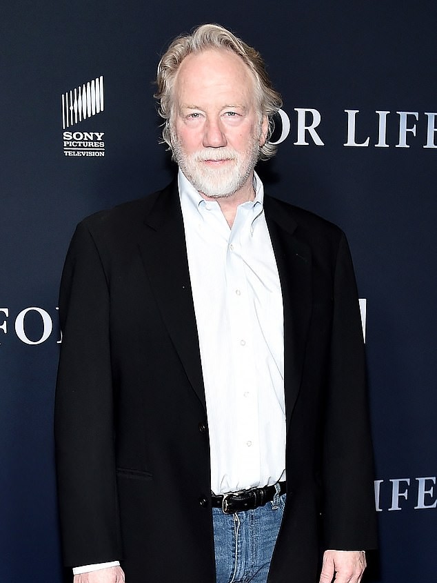 Titlu: Starul din "The West Wing", Timothy Busfield, pledoarie de nevinovăție pentru patru acuzații de contact sexual cu un copil