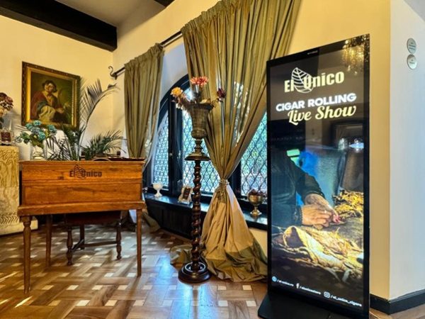 El Unico, CIGAR ROLLING Show