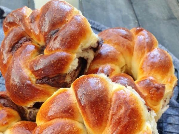 656x440_chifle-cu-nutella-fragede-aromate-si-pline-de-crema-649001.jpg