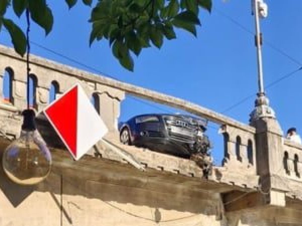 Accident-bizar-pe-un-pod--Ce-au-descoperit-poli--i--tii---ntr-o-ma--in----Mai-mul--i-indivizi-au-venit-de-urgen-----la-fa--a-locului.jpg