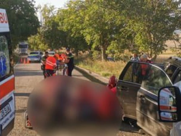 Accident-grav---n-Boto--ani----ntre-un-microbuz---i-un-autoturism--Trei-persoane-au-murit--A-fost-activat-Planul-Ro--u-de-Interven--ie--b--font-color--red--FOTO-VIDEO--font---b-.jpg