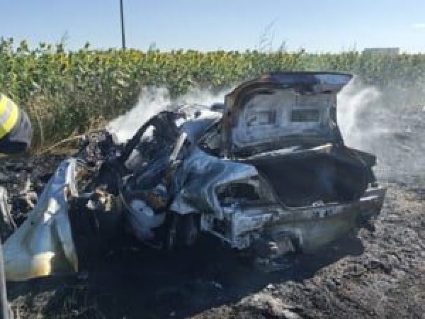 Accident-grav---n-Teleorman--Un-autoturism-a-luat-foc-dup---ce-s-a-ciocnit-cu-o-autoutilitar----Ambii---oferi-au-murit.jpg