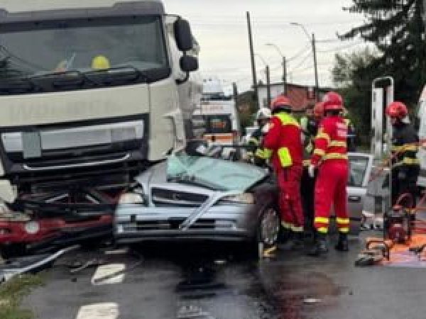 Accident-tragic---n-Arge----Trei-persoane-au-murit-dup---ce-o-ma--in---s-a-izbit-de-o-cistern----Traficul-a-fost-blocat--b--font-color--red--FOTO-VIDEO--font---b-.jpg