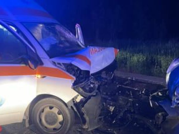 Ambulan-----implicat-----ntr-un-accident---n-Bistri--a-N--s--ud----oferul---i-asistenta-au-fost-r--ni--i.jpg