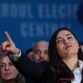 Anamaria-Gavrila-la-depunerea-candidaturii-sale-la-BEC.-Foto.jpg