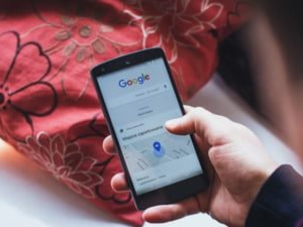 Apple-porne--te-r--zboiul-cu-Google--Compania-vrea-ca-utilizatorii-iPhone-s---renun--e-la-Chrome---i-s---revin---la-Safari.jpg