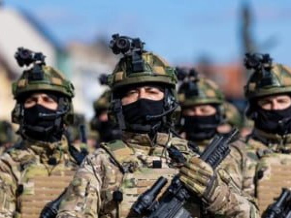 Armata-Rom--niei-ar-mai-avea-nevoie-de-60-000-de-militari--Cu-c--t-sunt-pl--ti--i-cei-care-aleg-cariera-militar--.jpg