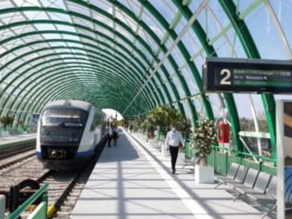 Circula--ia-trenurilor-de-la-Gara-de-Nord-la-Aeroportul-Otopeni--suspendat---temporar--Ce-alternativ---au-pasagerii.jpg