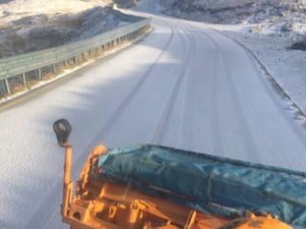Circula--ie-oprit---pe-Transalpina-din-cauza-viscolului---i-a-poleiului----i-pe-Transf--g--r----an-a-nins--b--font-color--red--FOTO-VIDEO--font---b-.jpg