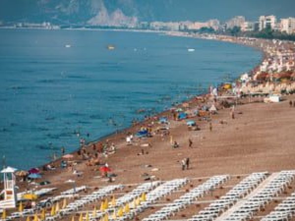Disperarea-unui-rom--n-la-all-inclusive-----Luat---de-pe-hol--dat-bani---i-b--gat-----n-camer-------12-capete-de-acuzare-.jpg