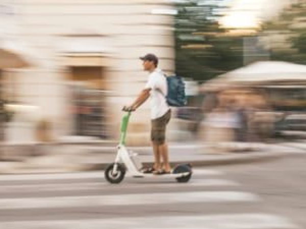 Dosar-penal-dup---ce-o-t--n--r---pe-trotinet---electric---a-accidentat-un-copil-de-6-ani--Micu--ul-ar-fi-traversat-banda-de-biciclete-f--r---s---se-asigure.jpg