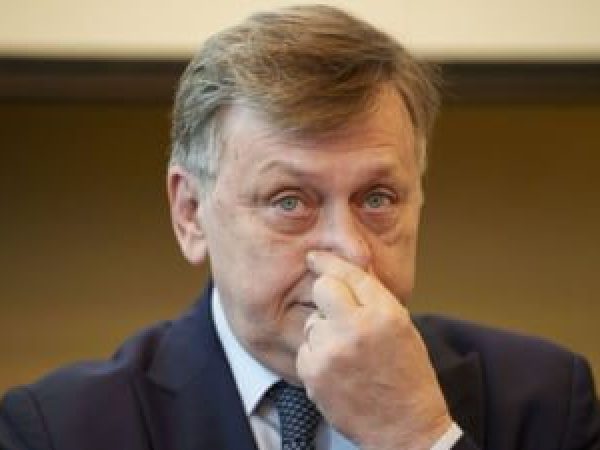 -Europa-e-sub-atac--din--untru---i-din-afar----avertizeaz---Crin-Antonescu-de-Ziua-Europei---Dumnezeu-s---ne-dea-puterea-s---o-ap--r--m-.jpg