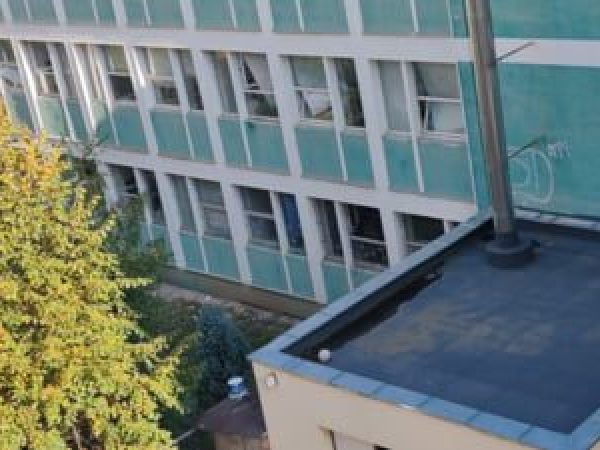 Evacuare---n-mas---la-Liceul-Bolintineanu-dup---explozie--Ministerul-Educa--iei--15-s--li-de-clas---sunt-avariate--font-color--red---b-FOTO--b---font-.jpg