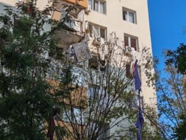 Explozie---ntr-un-bloc-din-Rahova--Autorit----ile-pun-la-dispozi--ie-linii-telefonice-pentru-sprijinul-imediat-al-locatarilor.jpg